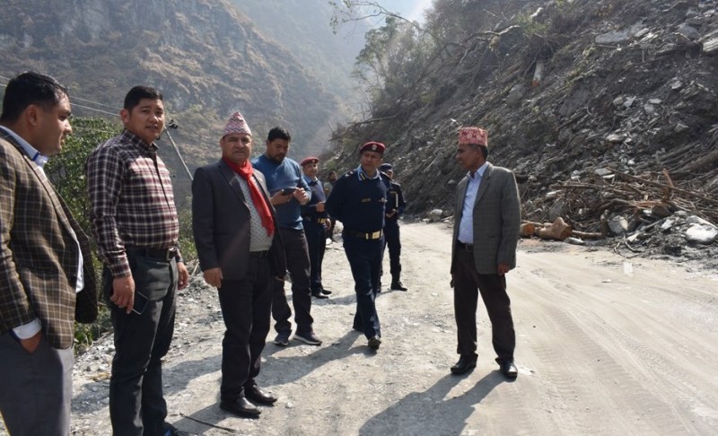 बेनी-जोमसोम-कोरला सडक निर्माणलाई गति दिन मन्त्री ज्वालाको निर्देशन